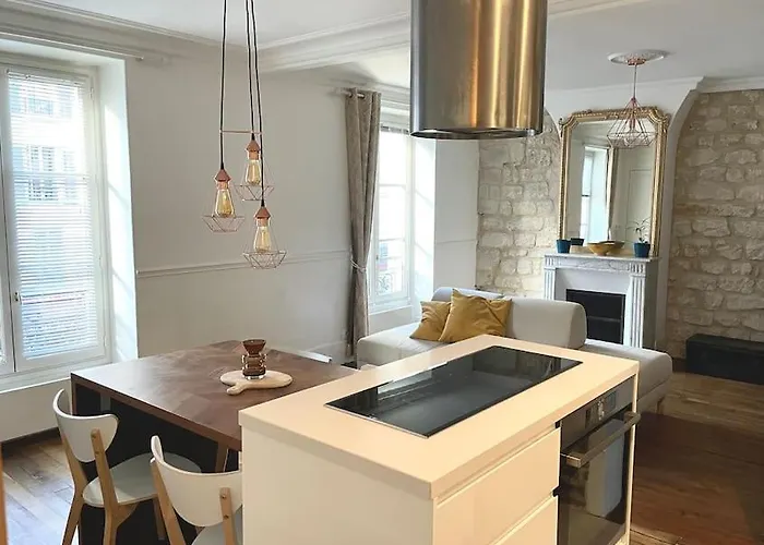 Center Of - Gare Est / Nord Apartment *